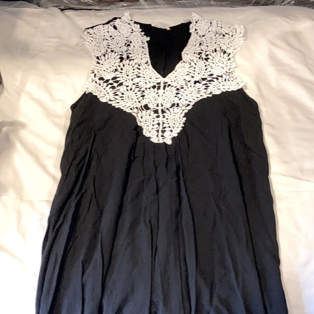 Jella C sleeveless tunic with lace bib